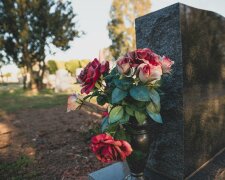 Wielkanoc na cmentarzu. Jakie kwiaty najlepiej przynieść na grób bliskich