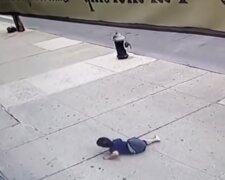 Trzylatek, który wypadł z okna/YouTube @U.S & U.K Updates