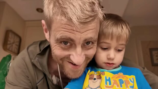 Tomasz Jakubiak i syn, screen Youtube @UwagaTVN