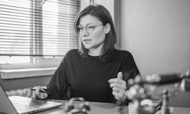 Po ślubie mąż kazał mi porzucić pracę i zająć się domem. Dopiero później zrozumiałam, dlaczego tak bardzo zależało mu na mojej zależności