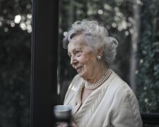 Z życia wzięte. Teściowa chciała decydować o wszystkim w naszym domu. Gdy bez pytania wymieniła firanki, odkryłam coś znacznie gorszego