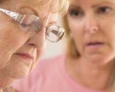 Moja żona nie chce nawet jeść przy tym samym stole z moją starą matką. Co mam robić