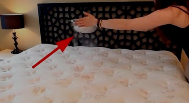 Czyszczenie materaca sodą/ YouTube @Projekt Natura