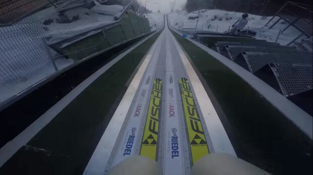 Skoki narciarskie. Źródło: Youtube COS Zakopane