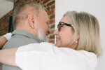 Z życia wzięte. Po czterdziestu latach małżeństwa mąż zaproponował osobne konta. Wkrótce zrozumiałam, dla kogo odkładał pieniądze