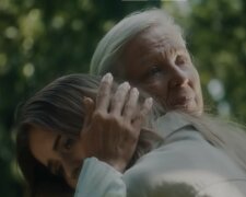 Starsza Pani i młoda kobieta, screen Youtube @abricoss_a