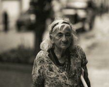 starsza Pani @pexels