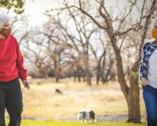 Maseczki/screen Youtube @Johns Hopkins Medicine