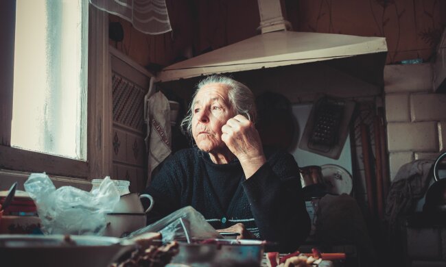 Babcia podarowała nam mieszkanie i kazała całować się po rękach. Gdy zmieniliśmy zamki, przyszedł list od jej prawnika