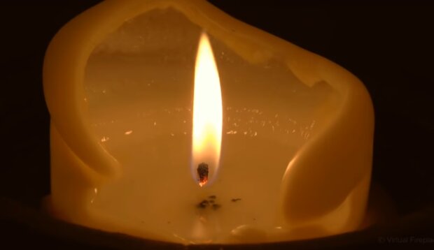 Płonąca świeca/YouTube @Virtual Fireplace