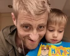 Tomasz Jakubiak i syn, screen Youtube @UwagaTVN