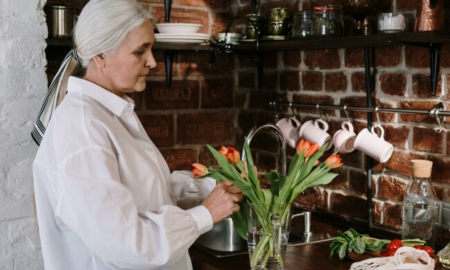 starsza Pani @pexels