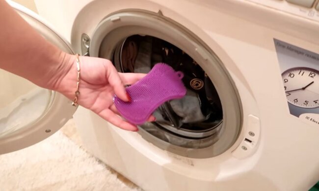 wrzucać gąbkę silikonową do prania, screen YT