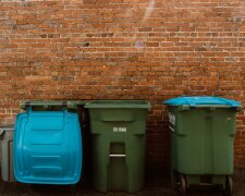 Nie każdy Polak musi płacić za śmieci. Sprawdź, komu przysługuje zwolnienie