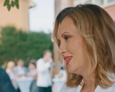 teściowa w białym, screen Youtube @Filmy_Dlya_Dushi