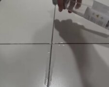 Czyszczenie płytek i fug/ YouTube @ISOKOR