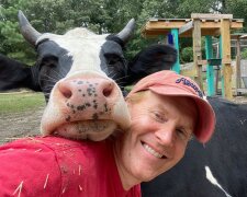 Krowa Jenna/screen Facebook @Life with Pigs