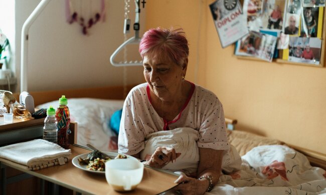 Z życia wzięte. Córka oczekiwała, że odwołam operację, żeby pilnować wnuków. Jej słowa zapamiętam do końca życia