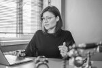 Po ślubie mąż kazał mi porzucić pracę i zająć się domem. Dopiero później zrozumiałam, dlaczego tak bardzo zależało mu na mojej zależności