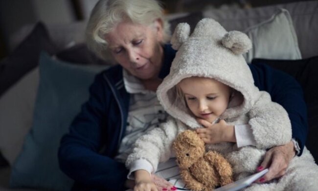 siedzieć z wnukami, screen YT