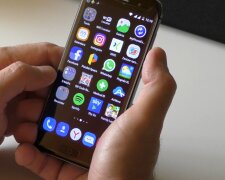 Fałszywe wiadomości SMS/YouTube @Gregor Bogatzki