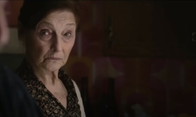 Uboga seniorka, źródło: YouTube/ Film Recaps