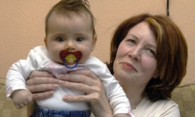 Mama urodziła w wieku 53 lat, screen