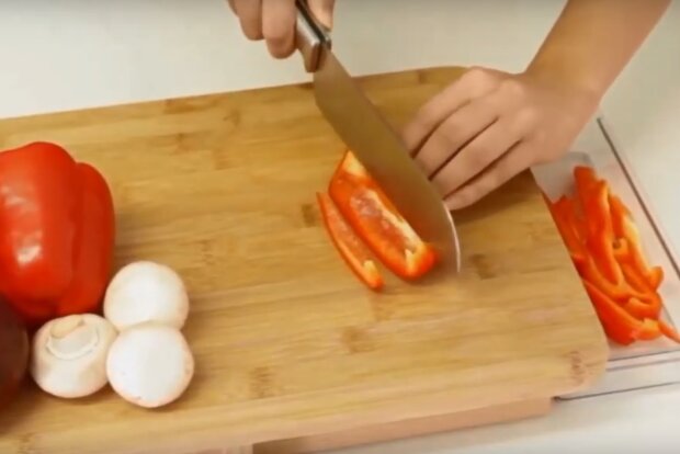 deska do krojenia / YouTube:  FORCETOP