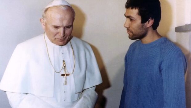 Jan Paweł II i Ali Agca/YouTube @karol beznazwy