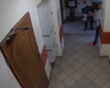 Policjant bohatersko uratował dwumiesięczne dziecko, które przestało oddychać. Matka wbiegła z nim na komendę