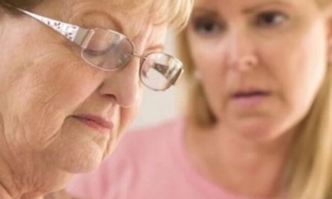 Moja żona nie chce nawet jeść przy tym samym stole z moją starą matką. Co mam robić