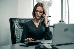 "Moja mama chce, żebym ją utrzymywała i co tydzień dawała jej pieniądze". Jak mam jej wyjaśnić, że sama nie jestem milionerką