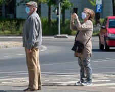 Od poniedziałku wchodzą nowe obostrzenia. Sytuacja niczym z początku epidemii, znów wraca obowiązek maseczek
