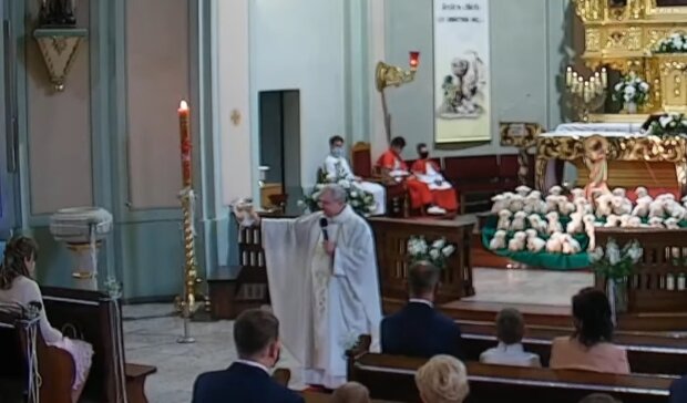 Kontrowersyjne słowa duchownego/YouTube @ Parafia św. Jerzego w Dębieńsku