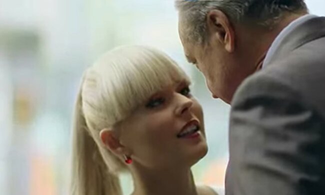 starszy mężczyzna i młoda kobieta, screen Youtube @user-fw2zp4xp8j.jpg