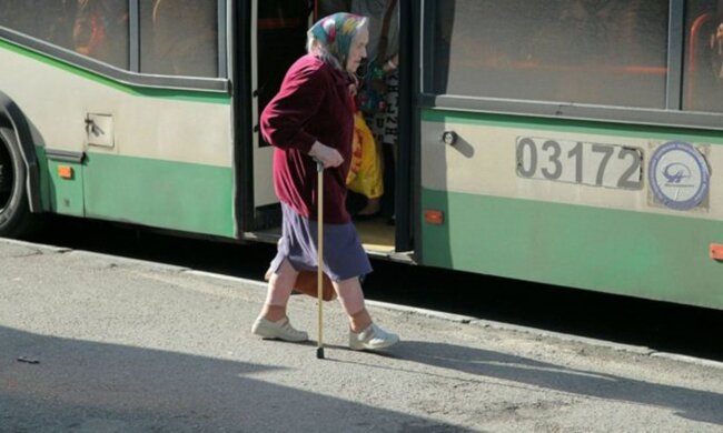 Stara kobieta, screen YT