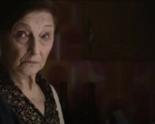 Uboga seniorka, źródło: YouTube/ Film Recaps