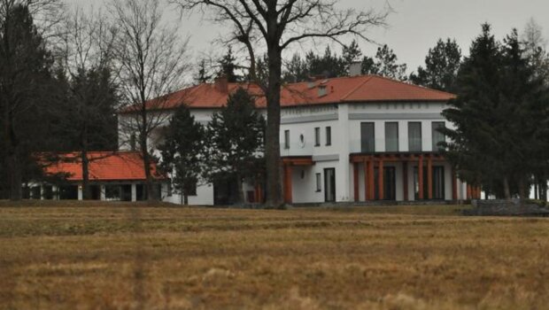 Posiadłość Piotra Zielińskiego i Marty Kaczyńskiej/ Super Express