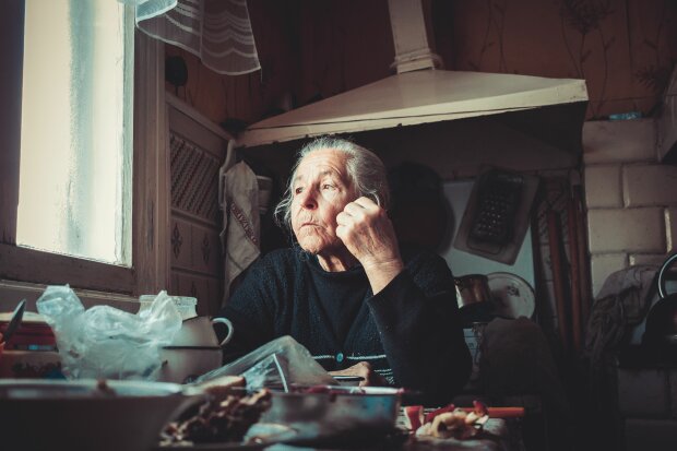 Babcia podarowała nam mieszkanie i kazała całować się po rękach. Gdy zmieniliśmy zamki, przyszedł list od jej prawnika