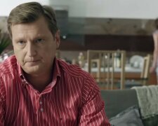 Szybko wyjęłam paragon z kosza. "Wyrzuciłaś go, żeby ukryć swoją rozrzutność", zapytał mąż