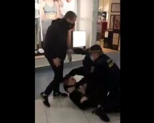 Zatrzymanie mężczyzny przez Straż Miejską/Facebook @Andrzej Pad