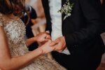 Po weselu zaczęliśmy otwierać koperty od gości. Większość była pusta, a prawda zniszczyła moje małżeństwo