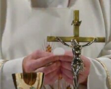 Ile zarabiają duchowni? / YouTube:  Aktualności 360