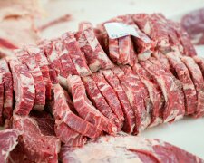 Opublikowano wyniki kontroli mięsa w polskich sklepach. Nie obyło się bez uchybień