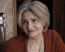 "Jak długo zamierzasz pomagać tej staruszce. Wydajesz na nią wszystkie pieniądze"