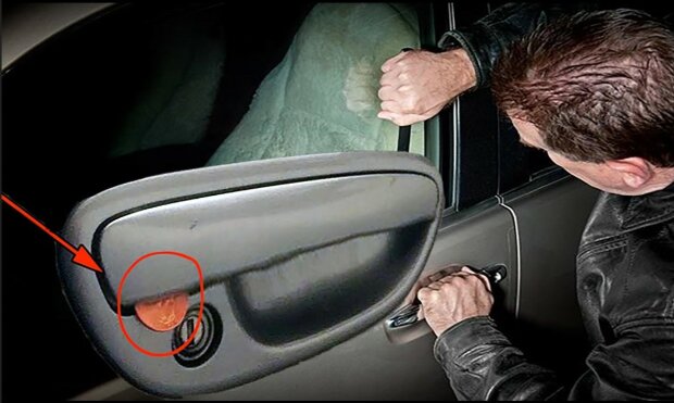 Moneta w klamce/Youtube @DIY Best Tips