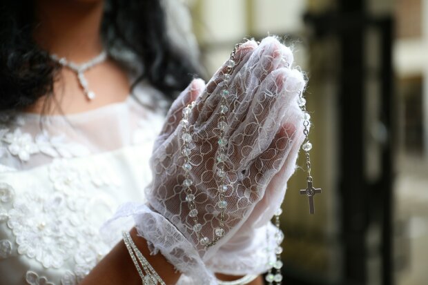 "Nasza córka nie chciała iść do Komunii": Teściowie uznali, że powinniśmy złamać jej wolę