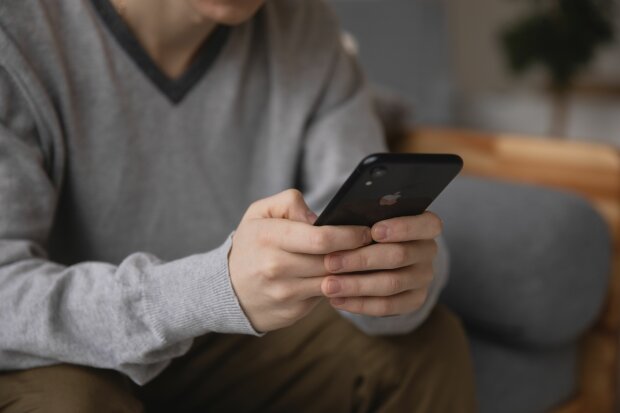 Po odebraniu telefonu słyszysz tylko ciszę. Tak może zaczynać się próba oszustwa