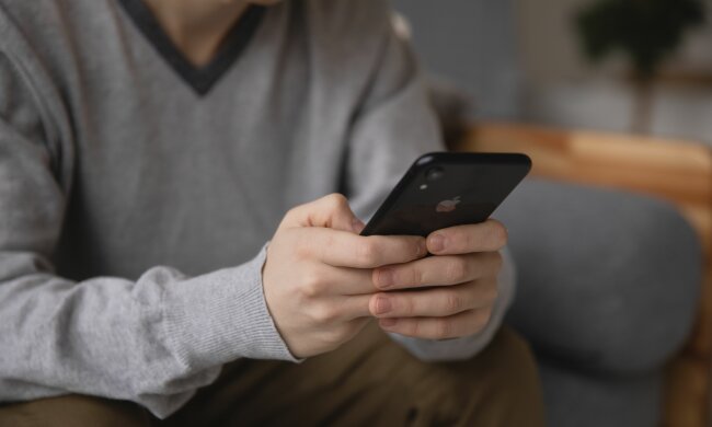 Po odebraniu telefonu słyszysz tylko ciszę. Tak może zaczynać się próba oszustwa