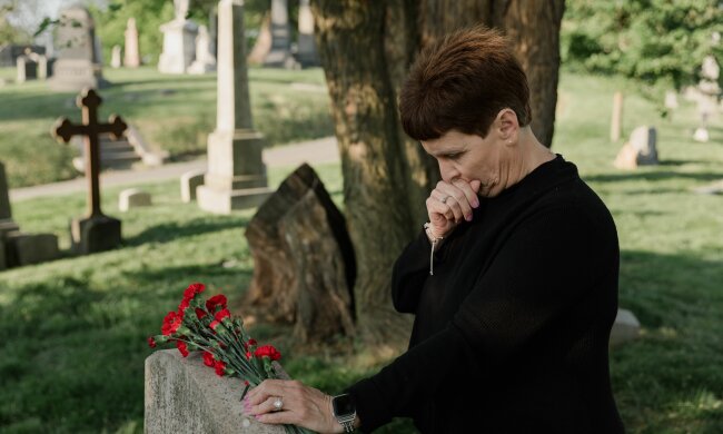 Po odejściu męża teściowa znów zaczęła tańczyć i malować usta. Jej synowie nazwali to wstydem, więc odpowiedziała im jednym listem